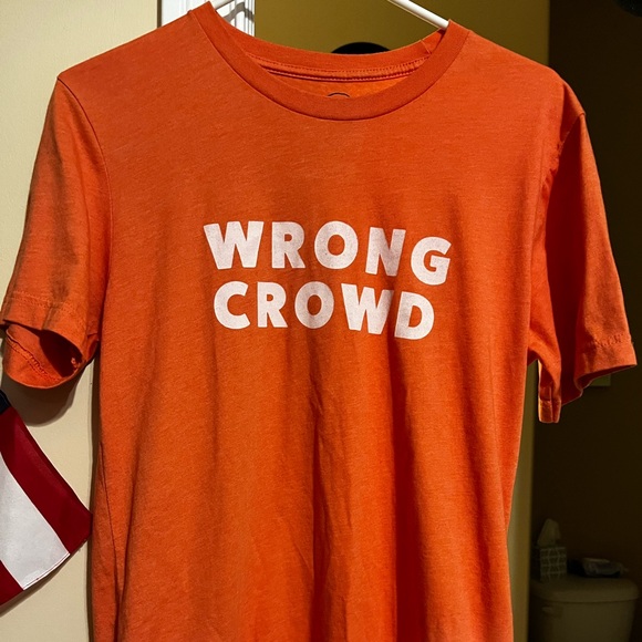 Head High Surf Club Wrong Crowd Tee ASO John B In Outer Banks - Picture 3 of 6